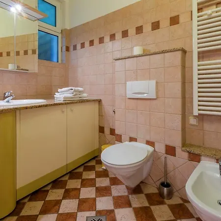 Apartment Roza Ap1 *